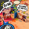 Två söta Halloweenpjäser från BOPUDO på en färgglad spelplan. Den ena säger ”OJ DÅ!” medan den andra välter och protesterar ”DU GJORDE DET MED FLIT!” i en humoristisk seriebild.